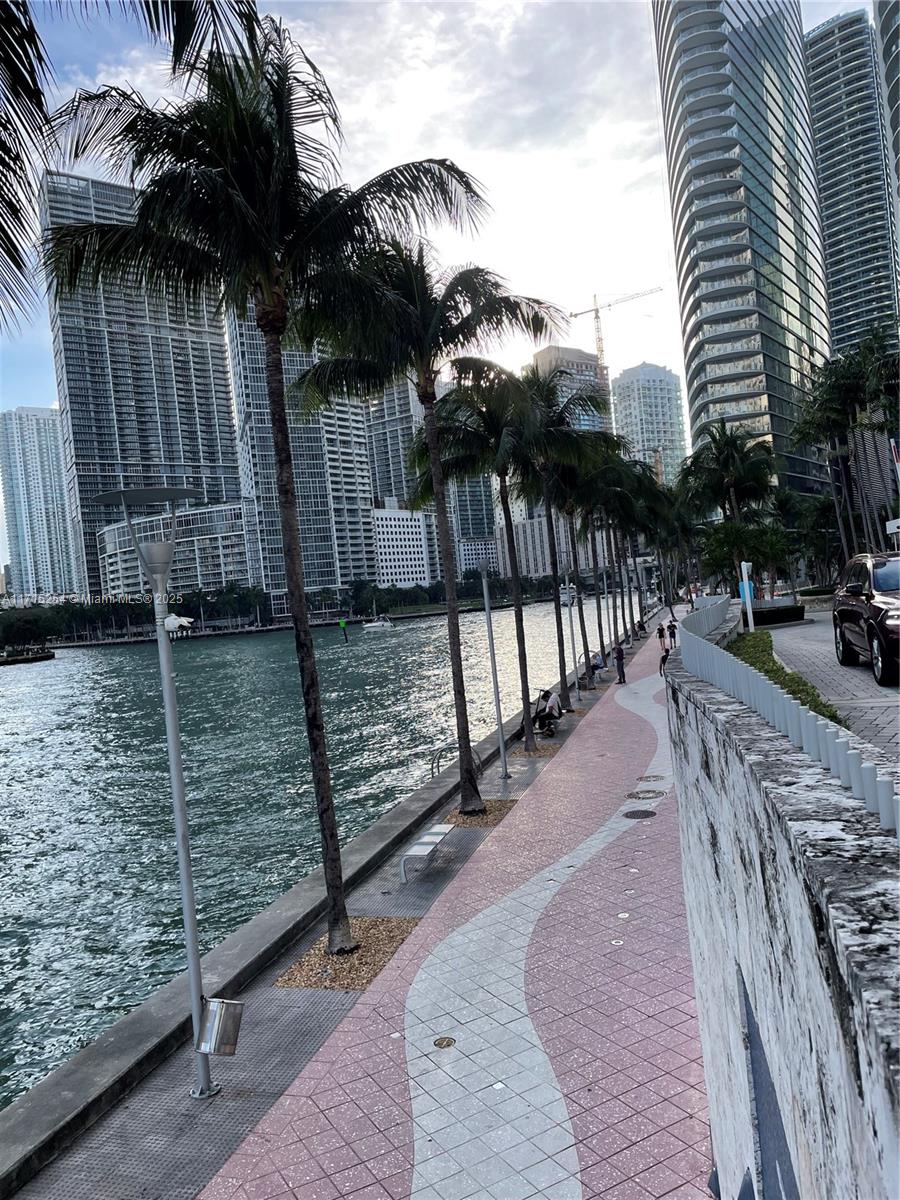 325 S Biscayne Blvd #1219, Miami FL 33131