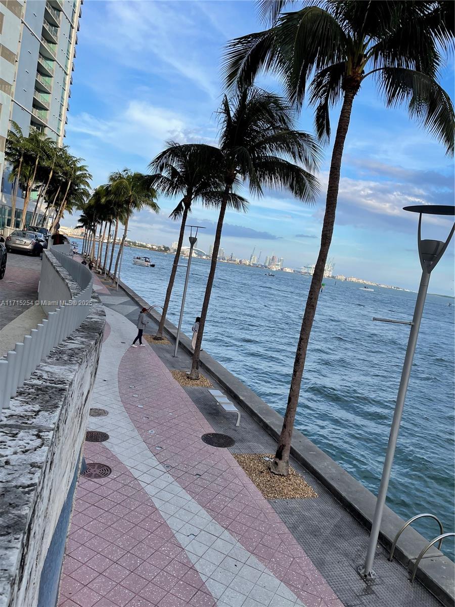 325 S Biscayne Blvd #1219, Miami FL 33131