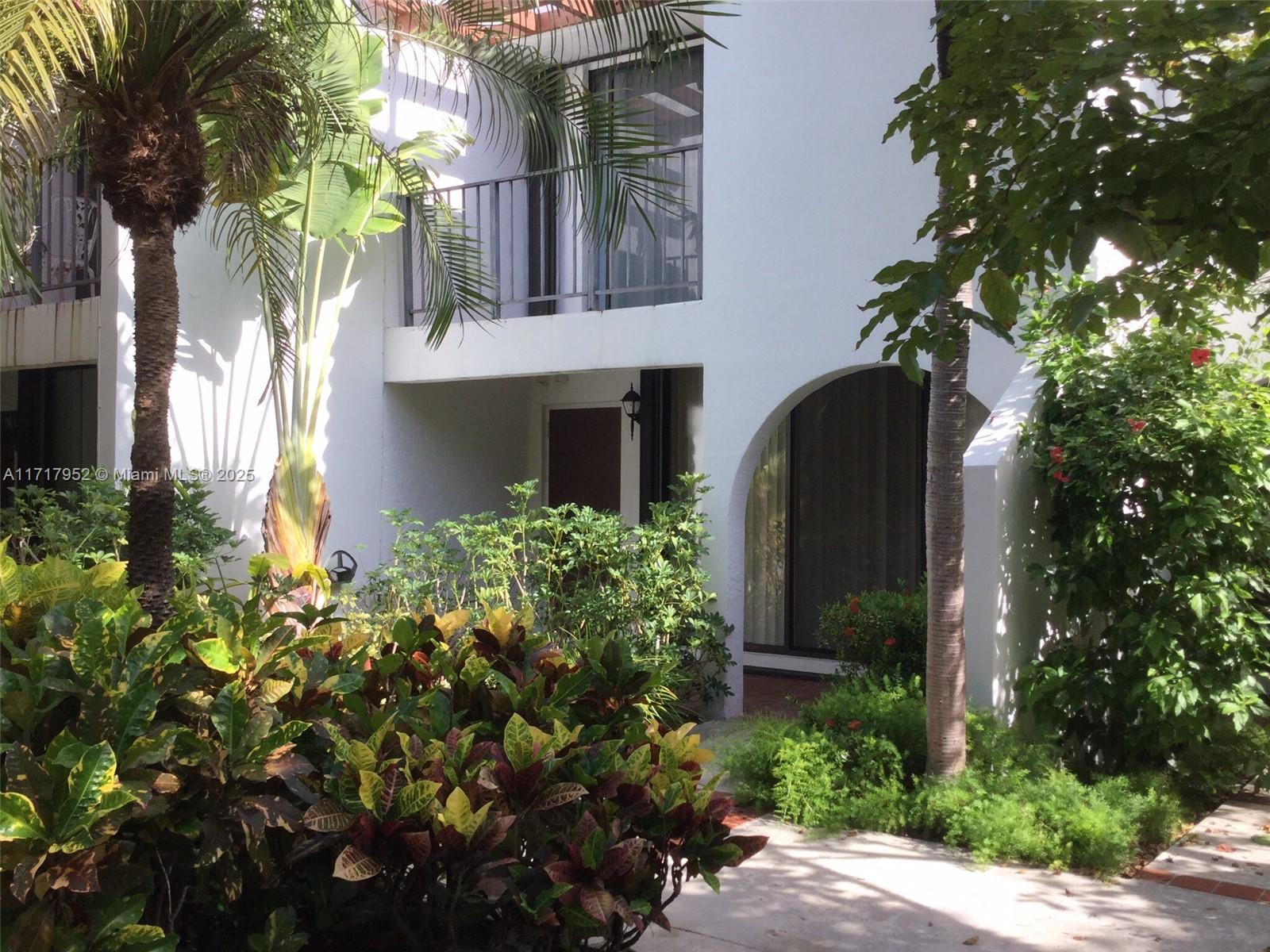 265 Grapetree Dr Key Biscayne, FL 33149