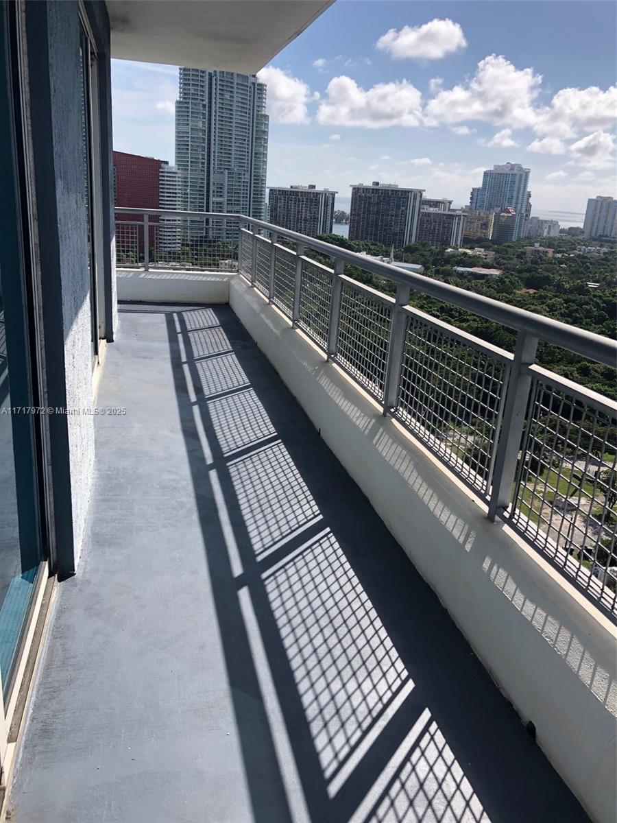 60 SW 13th St #1701, Miami FL 33130
