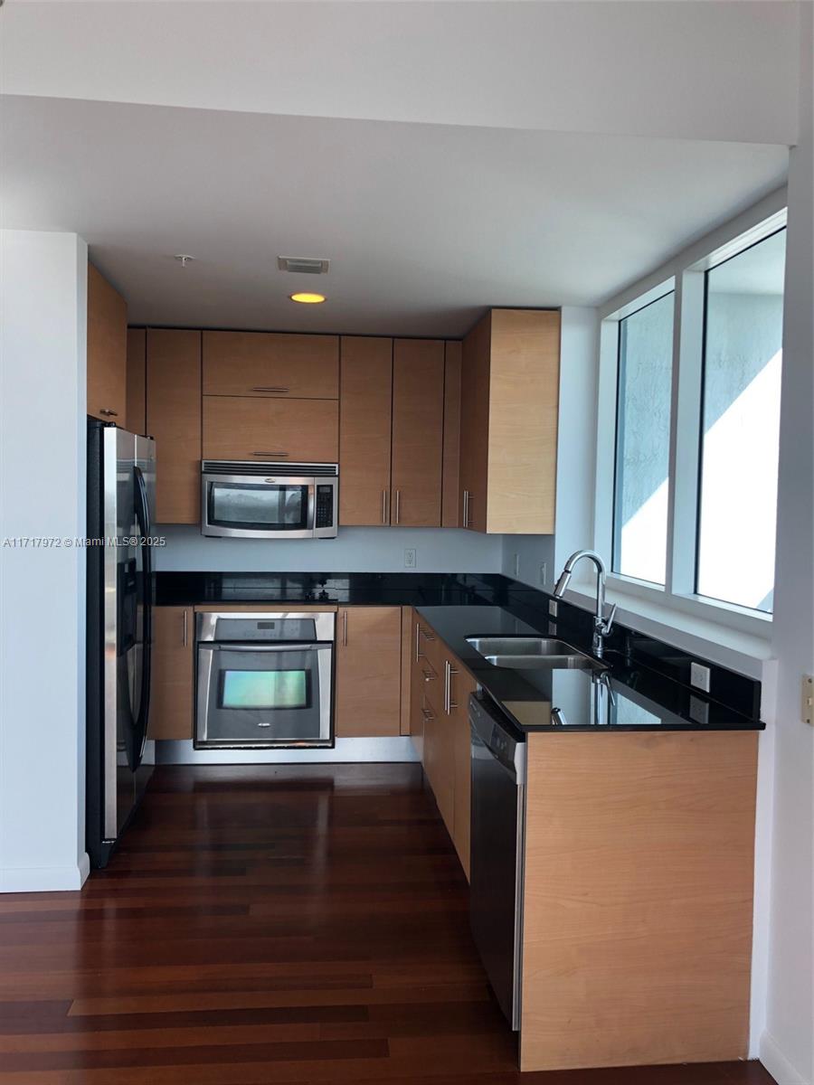 60 SW 13th St #1701, Miami FL 33130