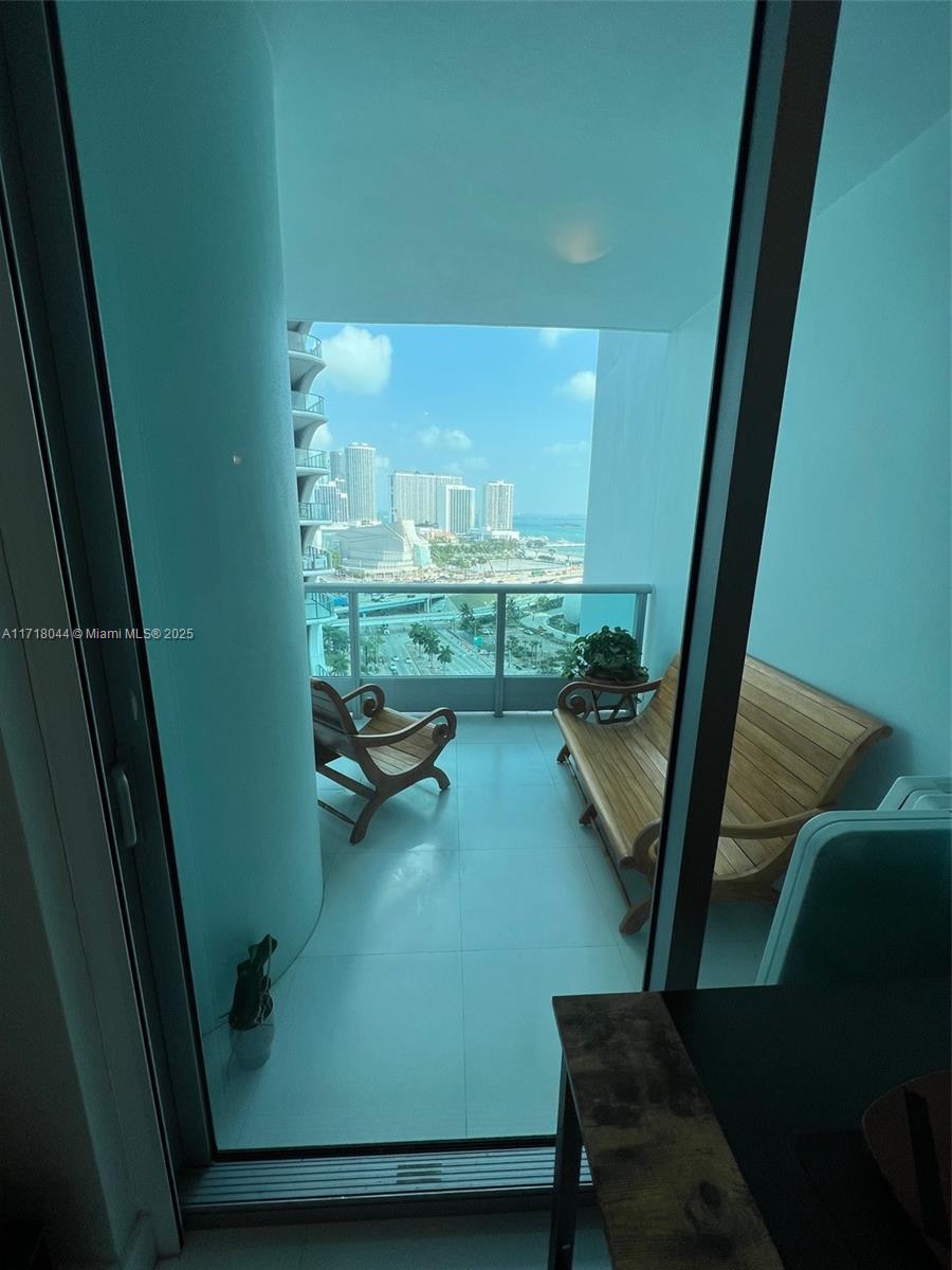 900 Biscayne Blvd #2008, Miami FL 33132