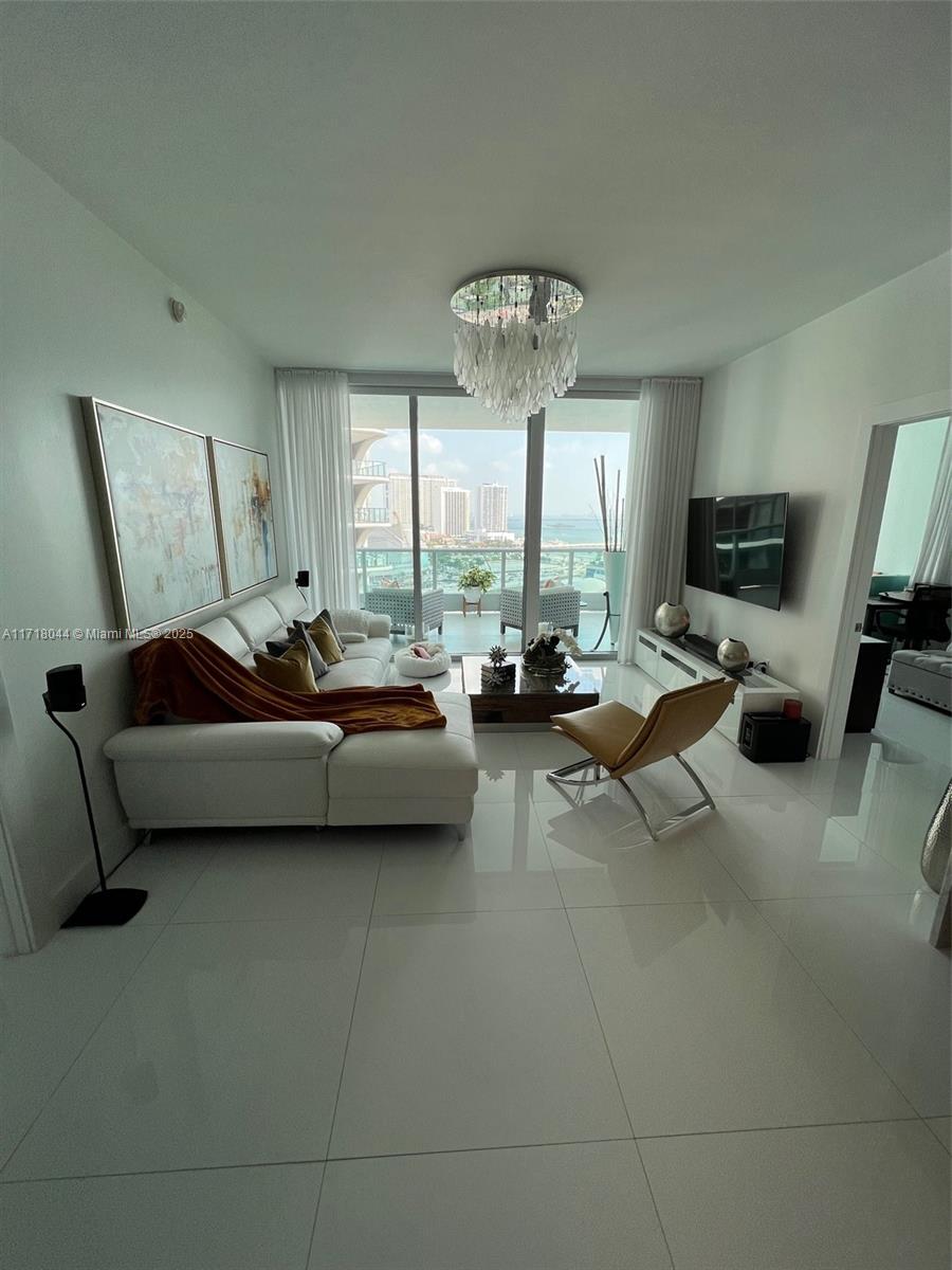 900 Biscayne Blvd #2008, Miami FL 33132