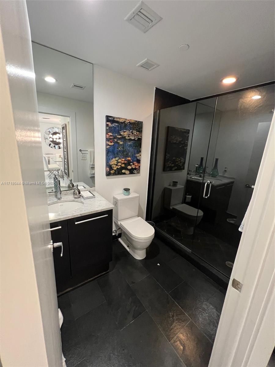900 Biscayne Blvd #2008, Miami FL 33132