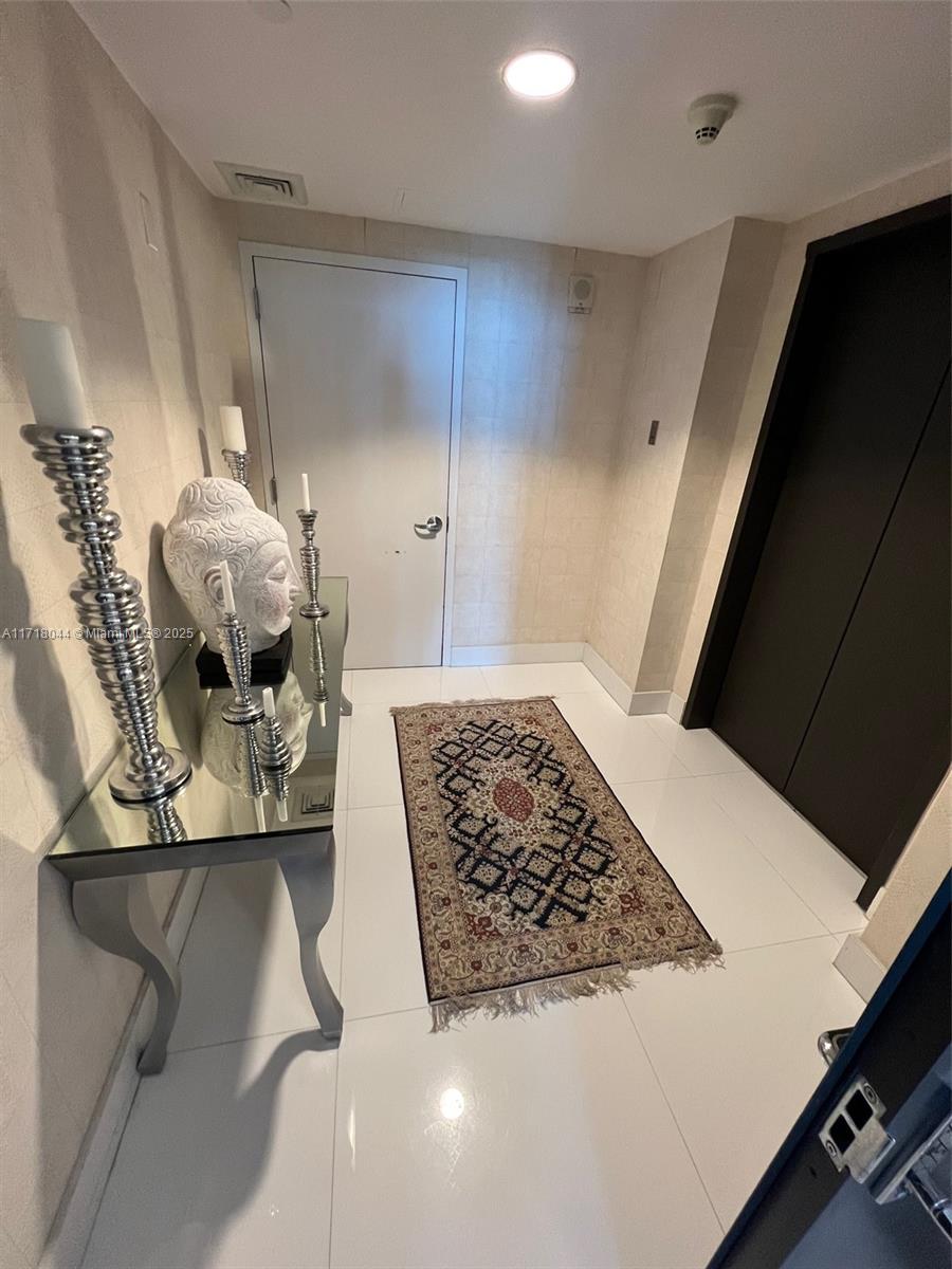 900 Biscayne Blvd #2008, Miami FL 33132