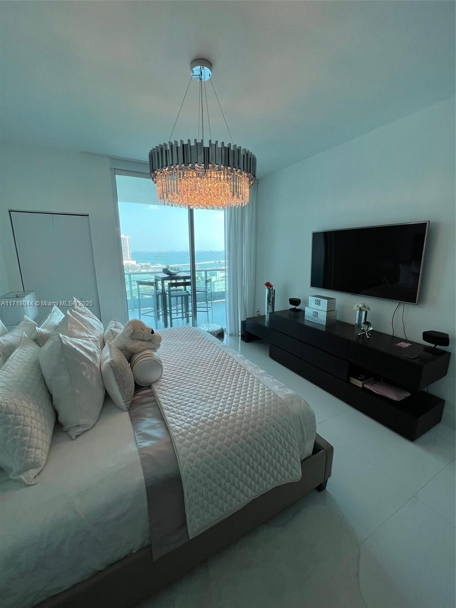 900 Biscayne Blvd #2008, Miami FL 33132