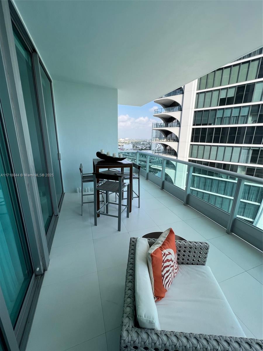 900 Biscayne Blvd #2008, Miami FL 33132