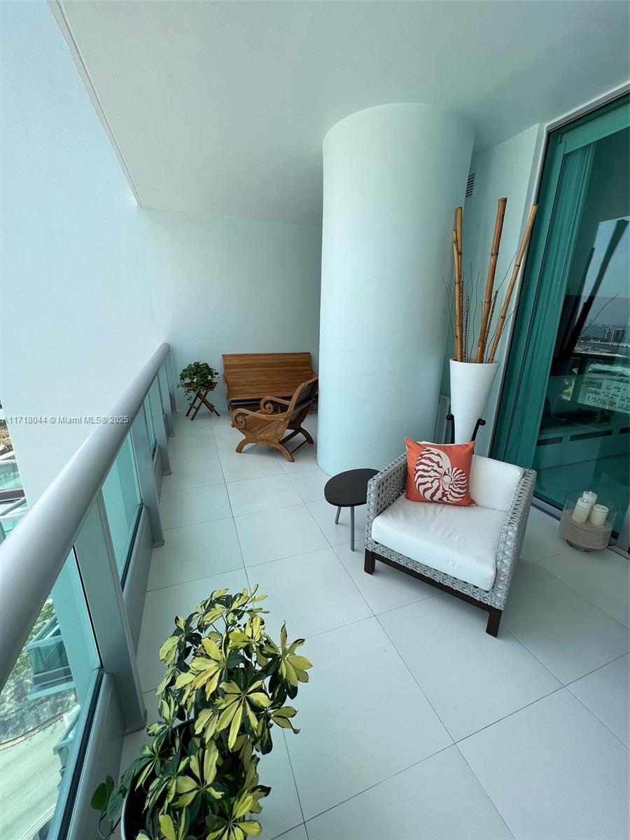 900 Biscayne Blvd #2008, Miami FL 33132