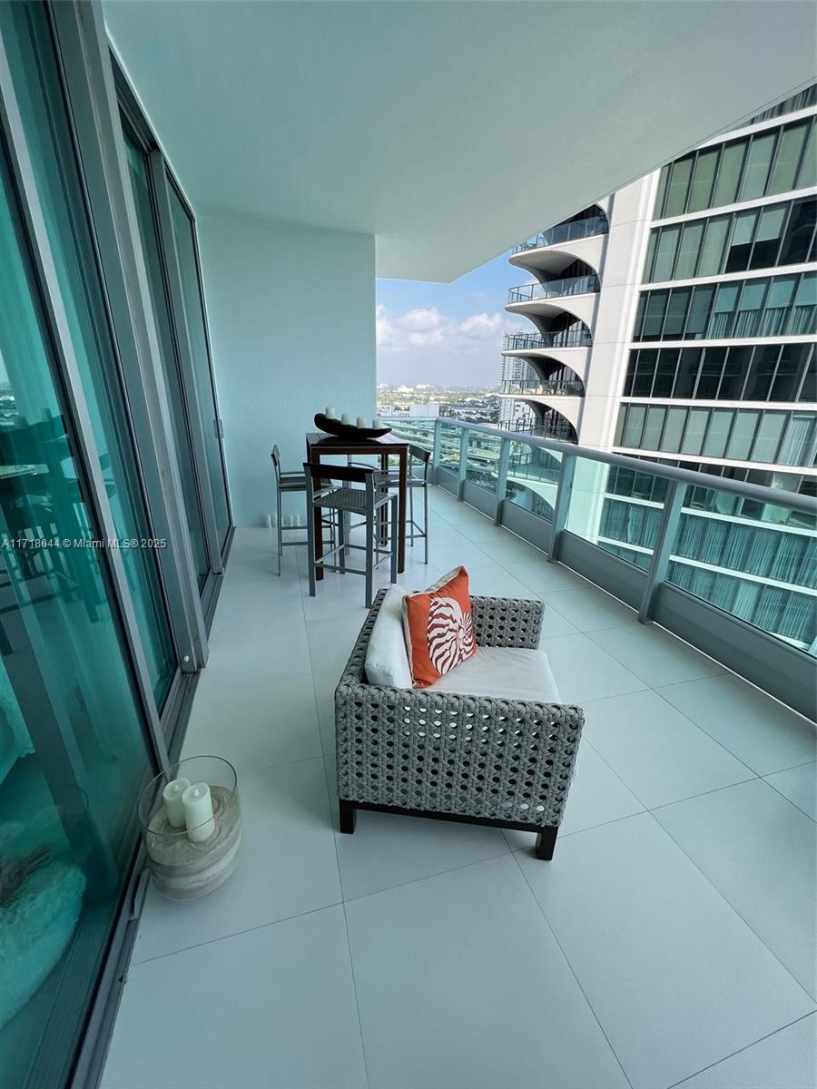 900 Biscayne Blvd #2008, Miami FL 33132