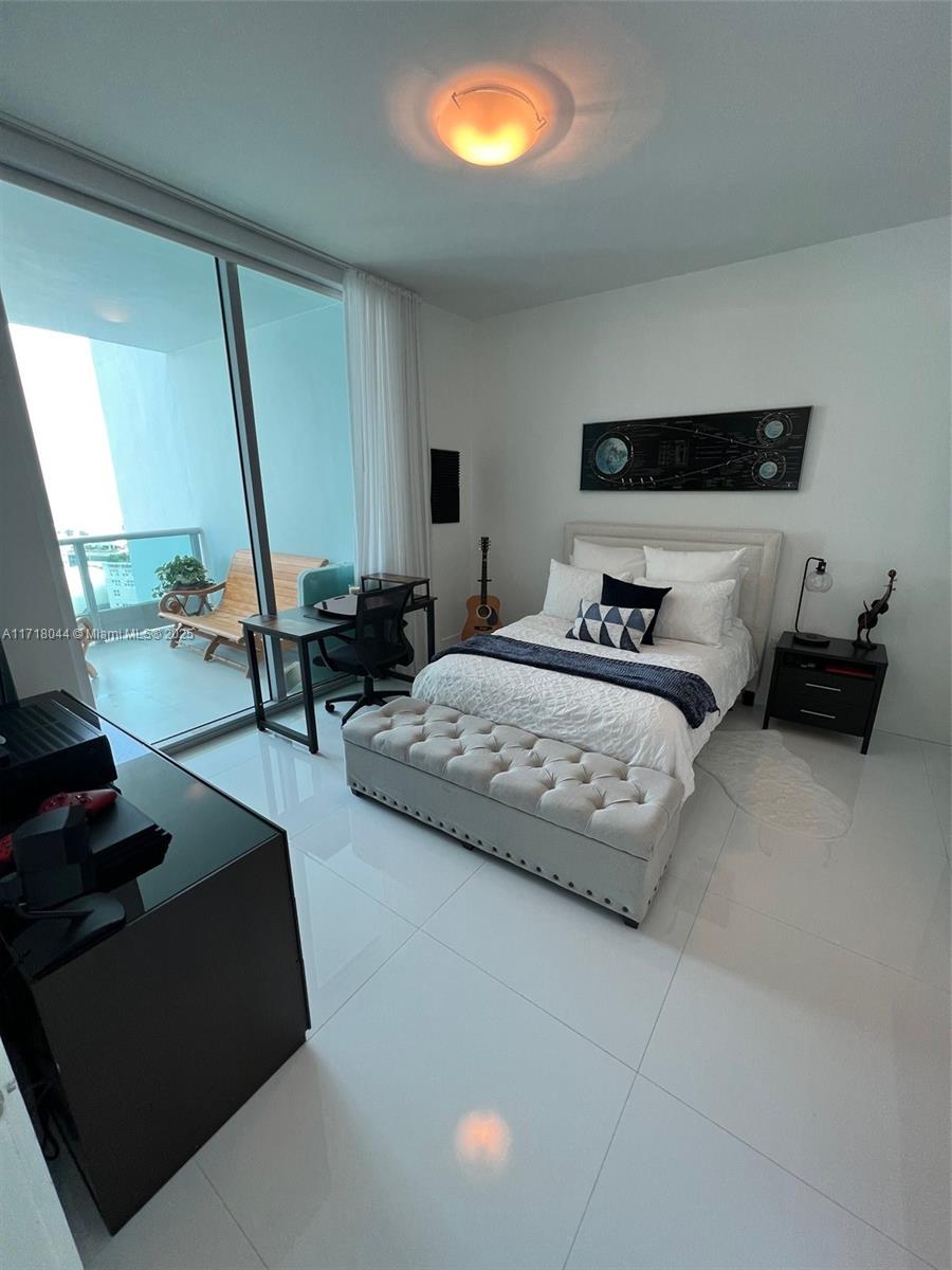 900 Biscayne Blvd #2008, Miami FL 33132