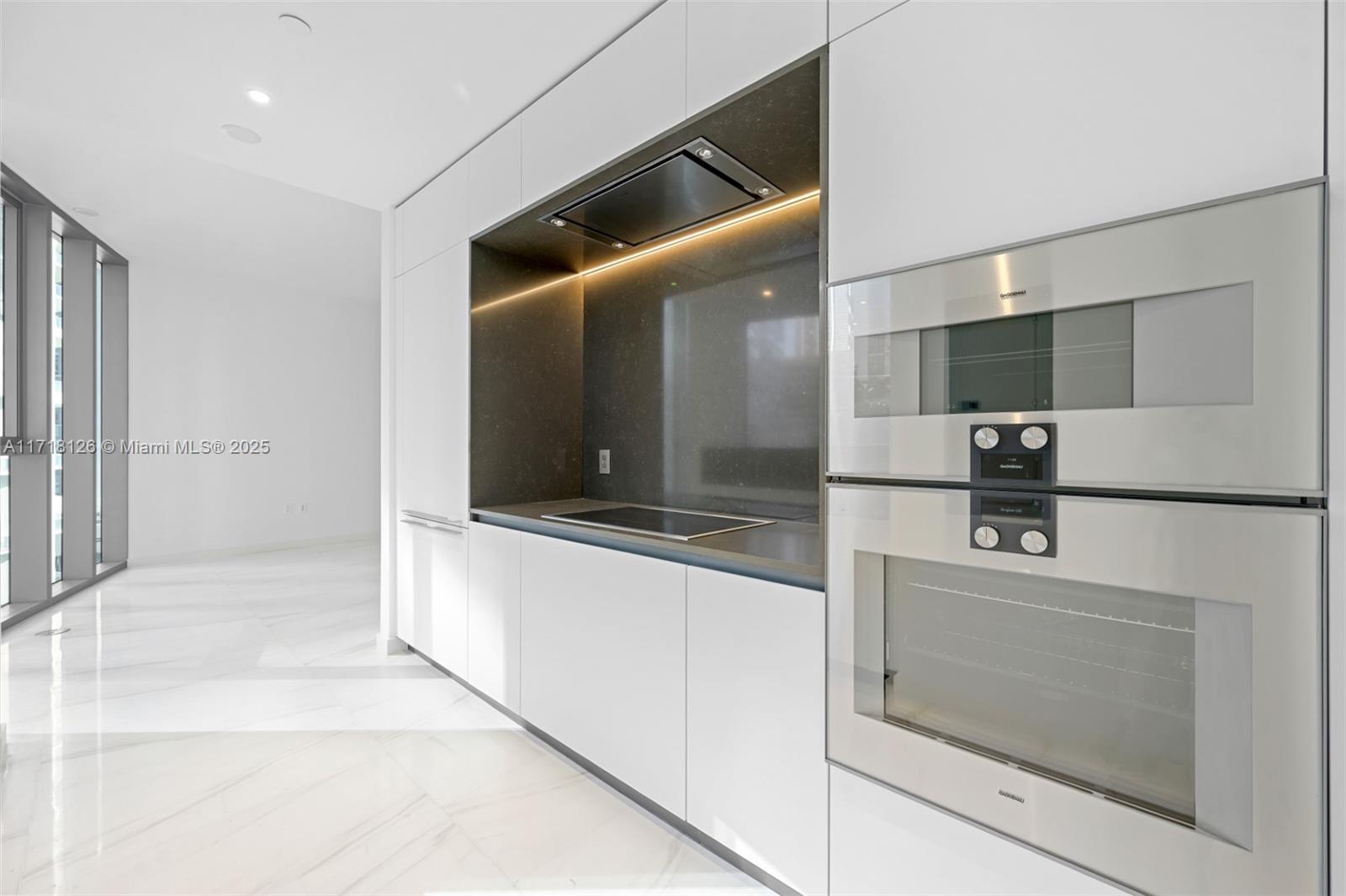 Condo for Sale in Miami, FL