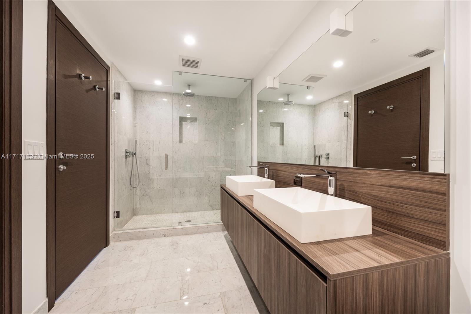 1000 Brickell Plz #4402, Miami FL 33131