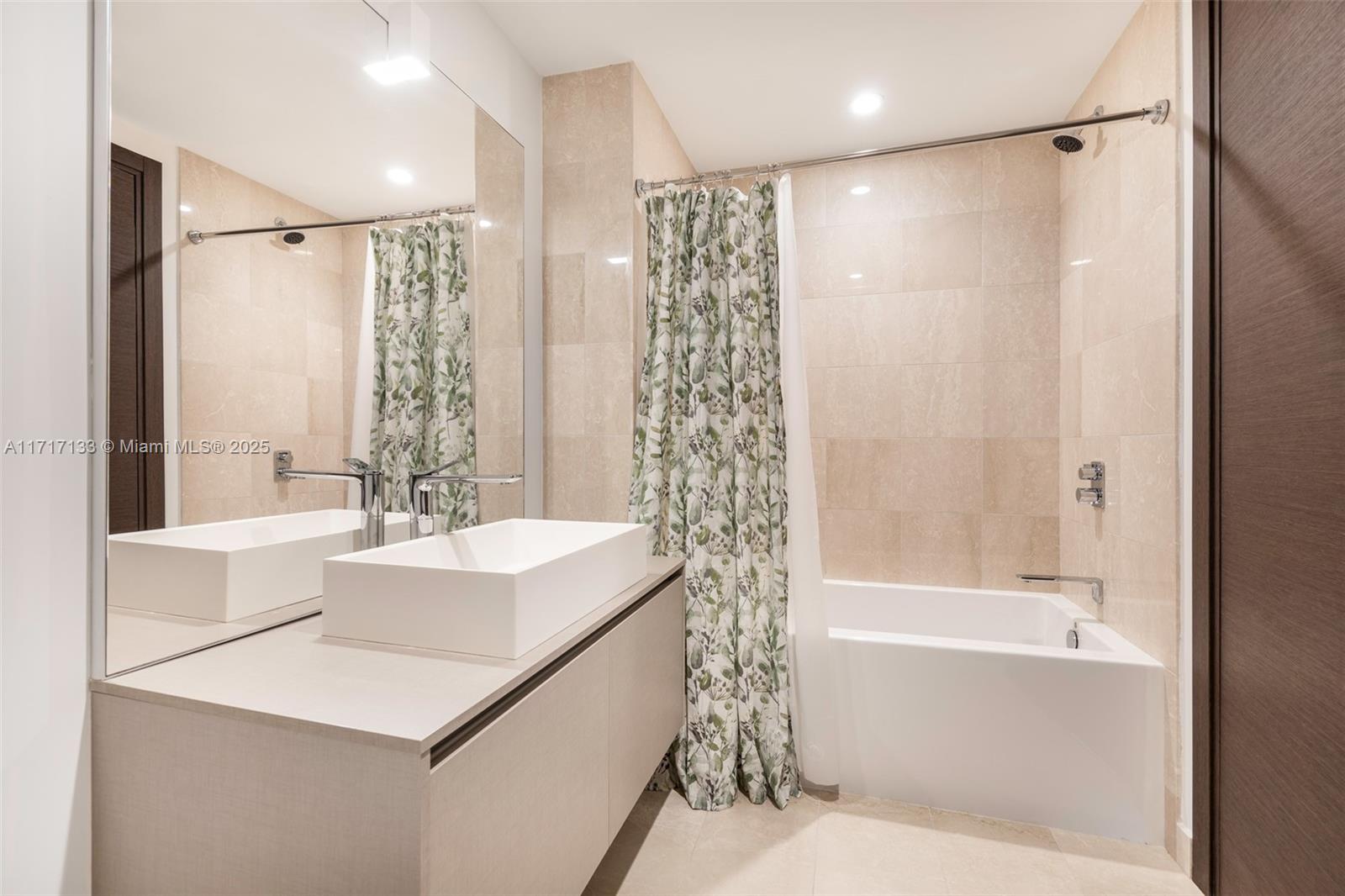 1000 Brickell Plz #4402, Miami FL 33131
