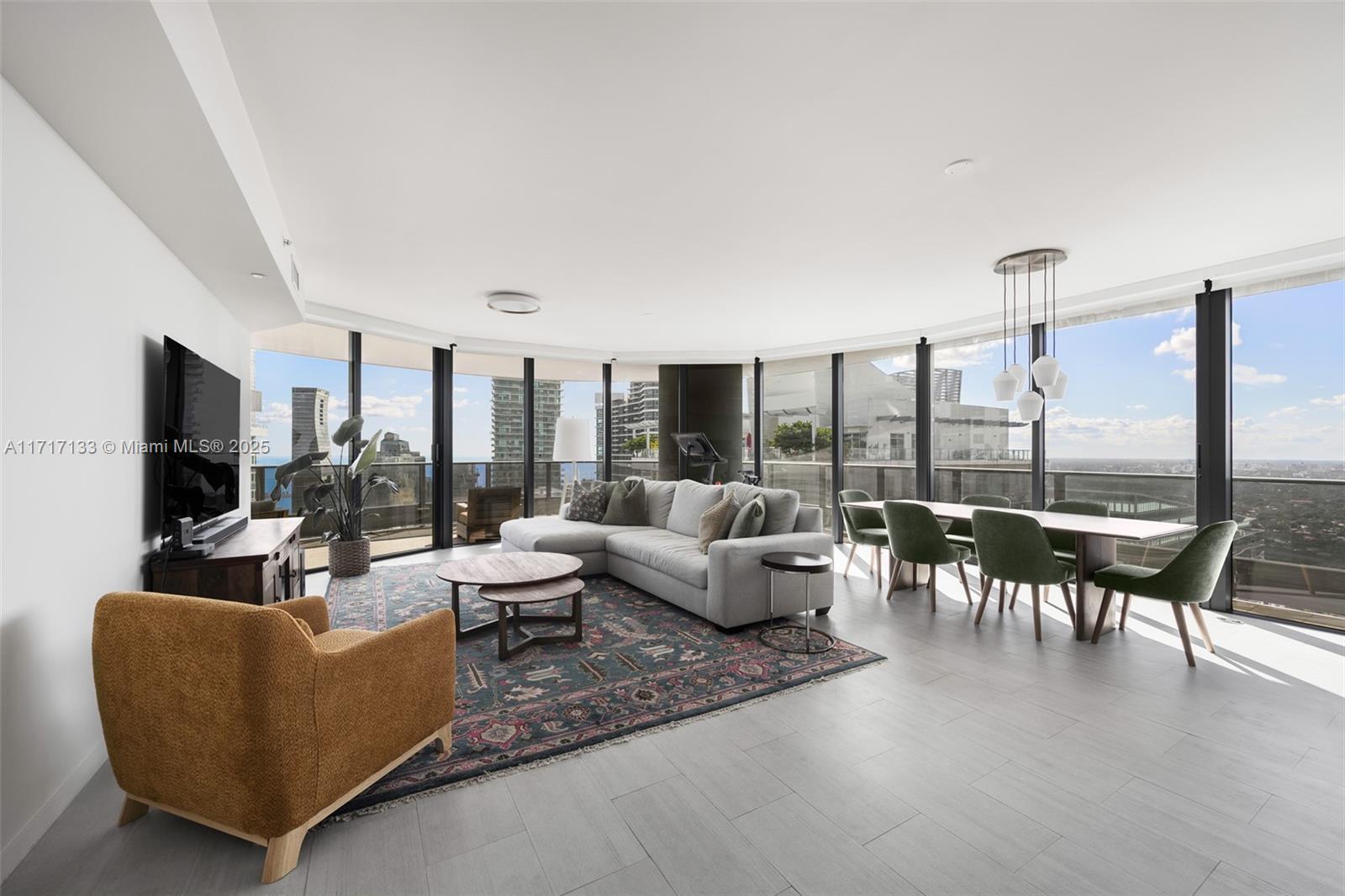 1000 Brickell Plz #4402, Miami FL 33131
