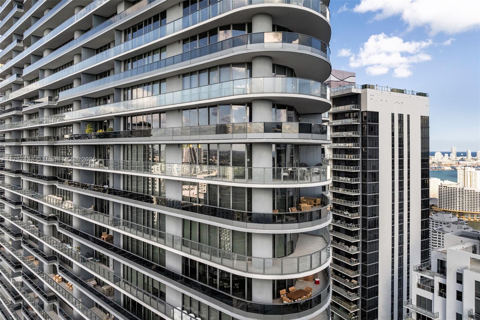 1000 Brickell Plz #4402, Miami FL 33131