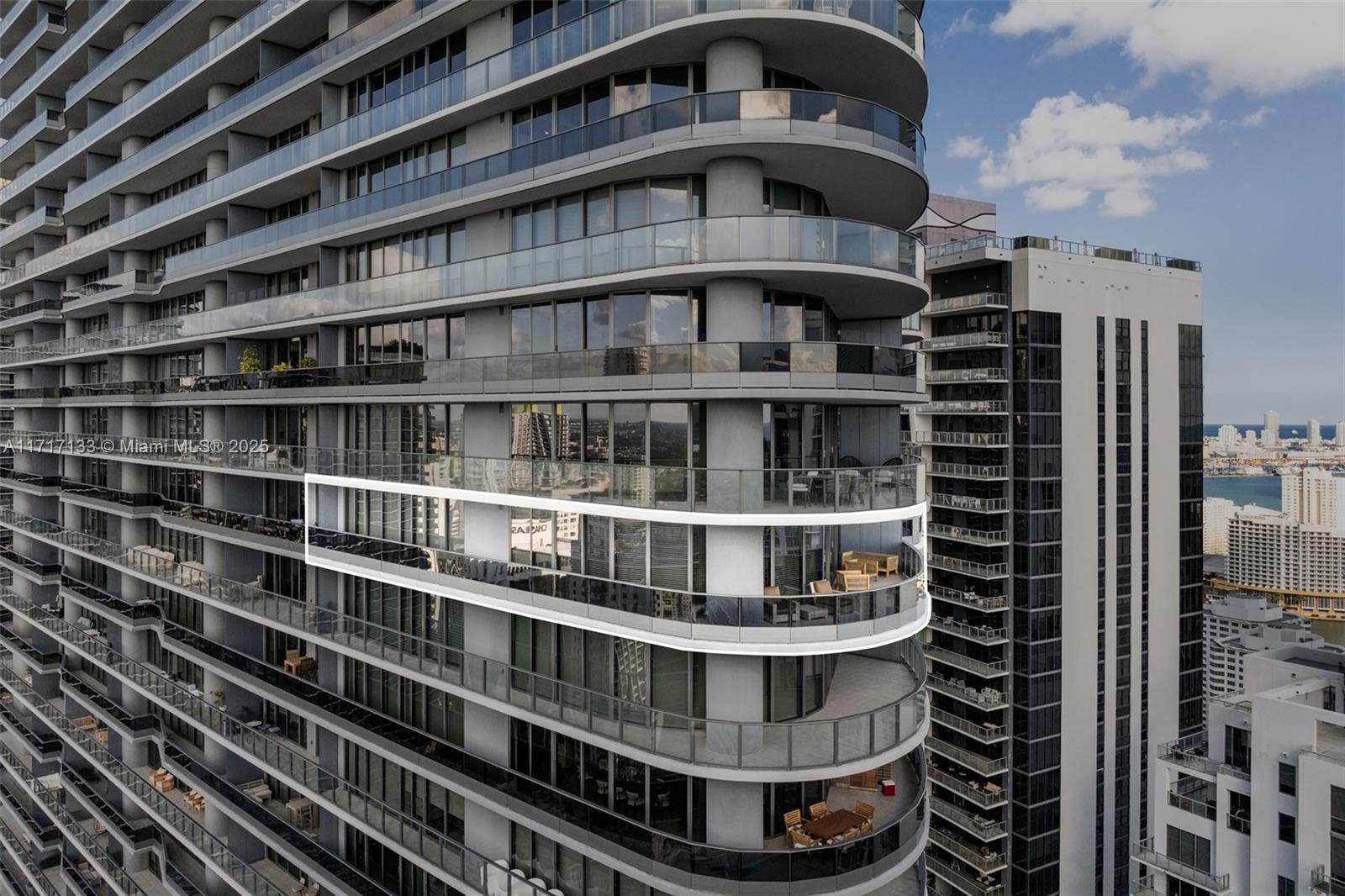 1000 Brickell Plz #4402, Miami FL 33131