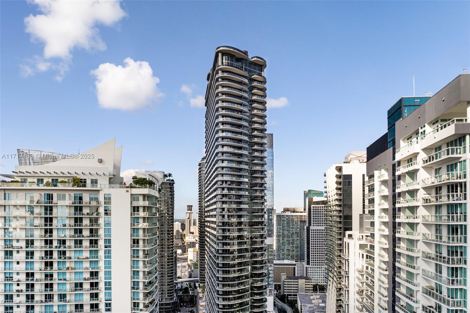 1000 Brickell Plz #4402, Miami FL 33131