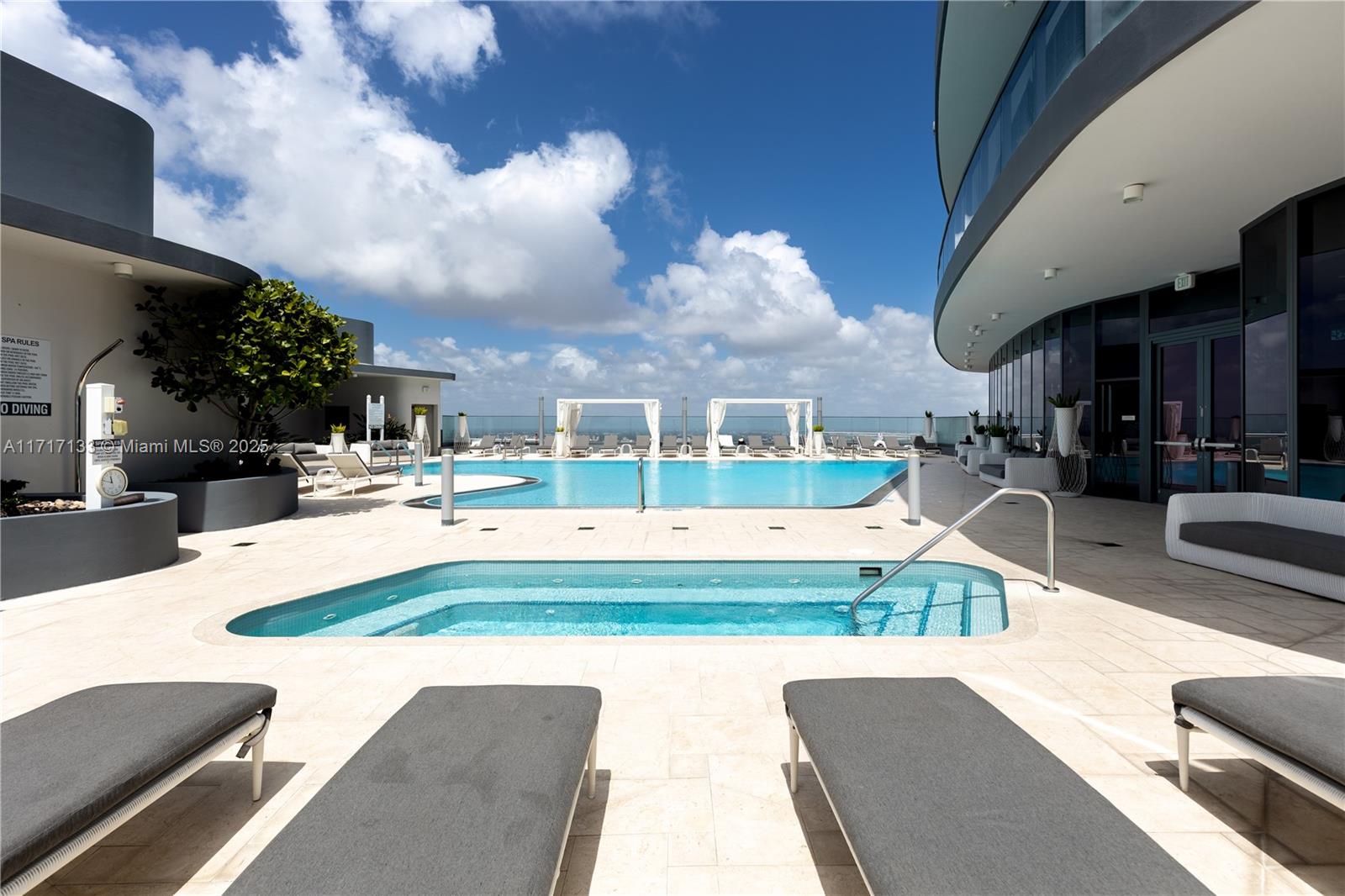 1000 Brickell Plz #4402, Miami FL 33131