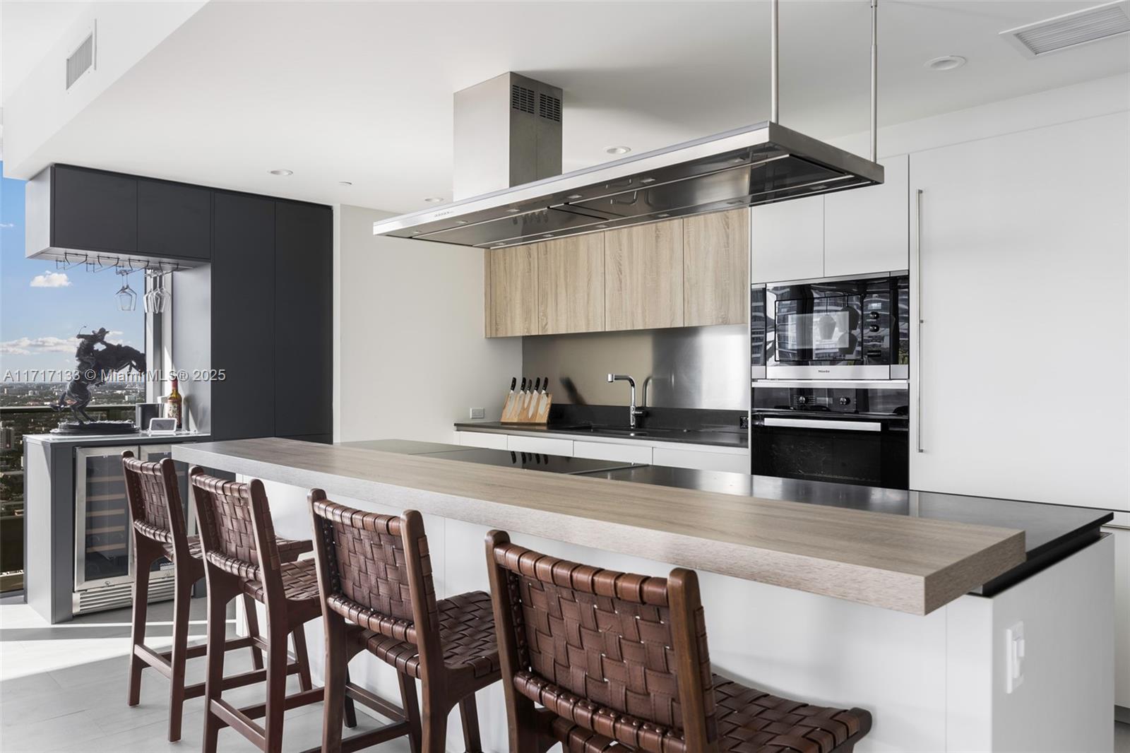1000 Brickell Plz #4402, Miami FL 33131