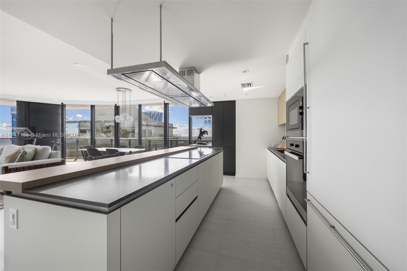 1000 Brickell Plz #4402, Miami FL 33131