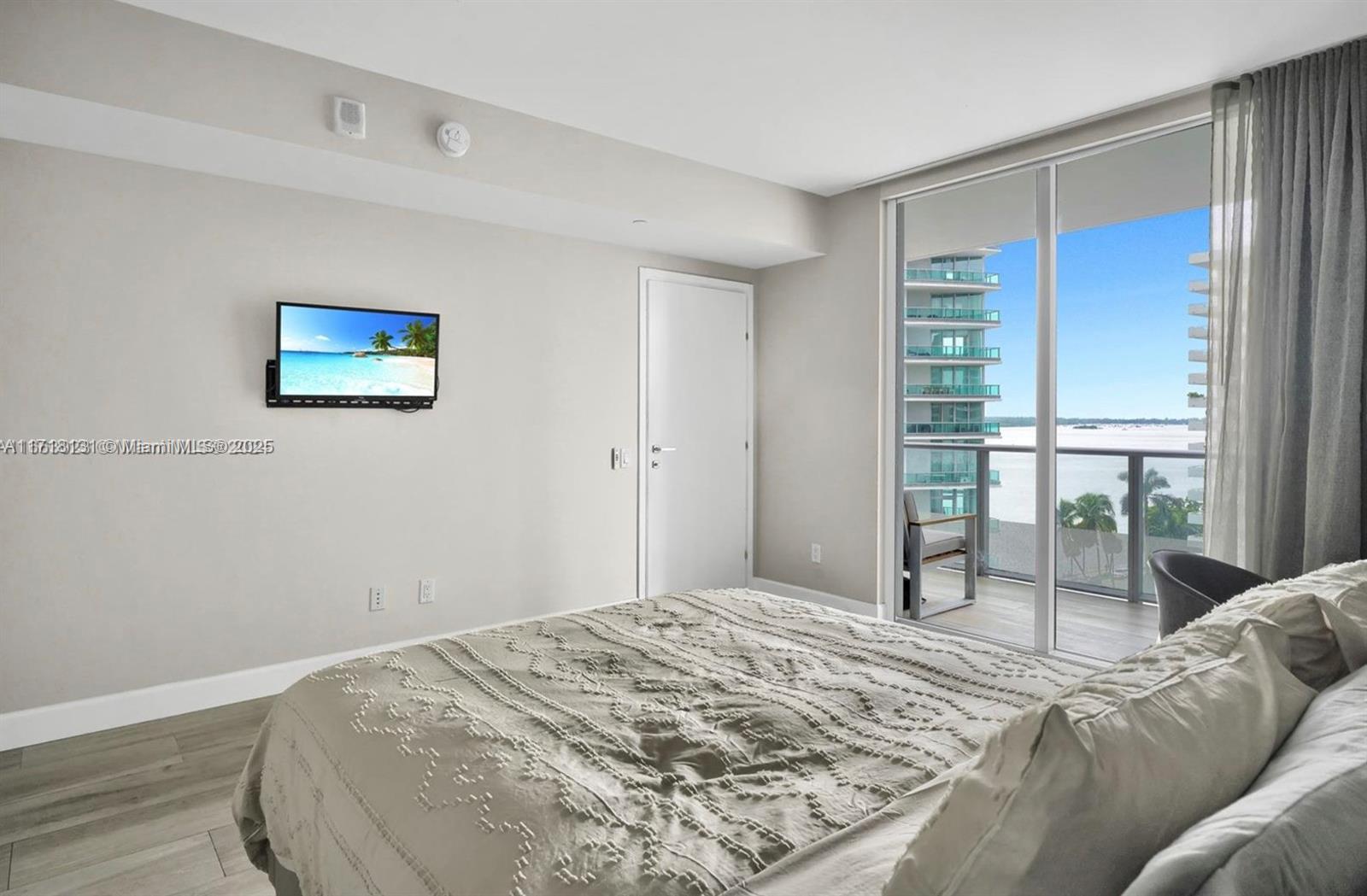 1300 Brickell Bay Dr #906, Miami FL 33131