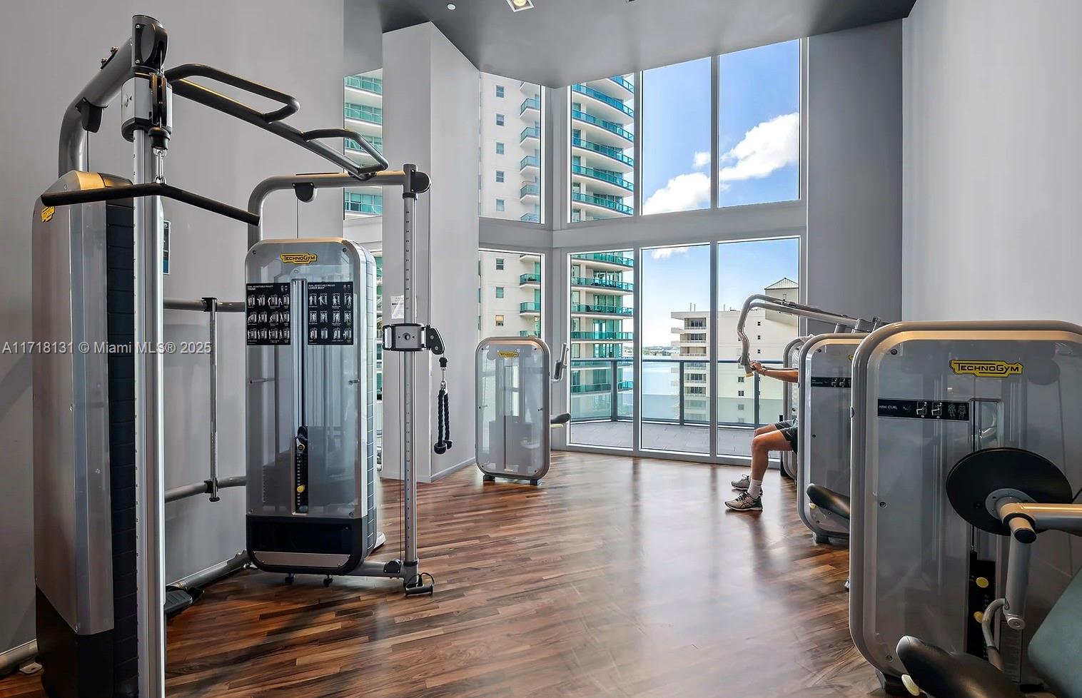 1300 Brickell Bay Dr #906, Miami FL 33131