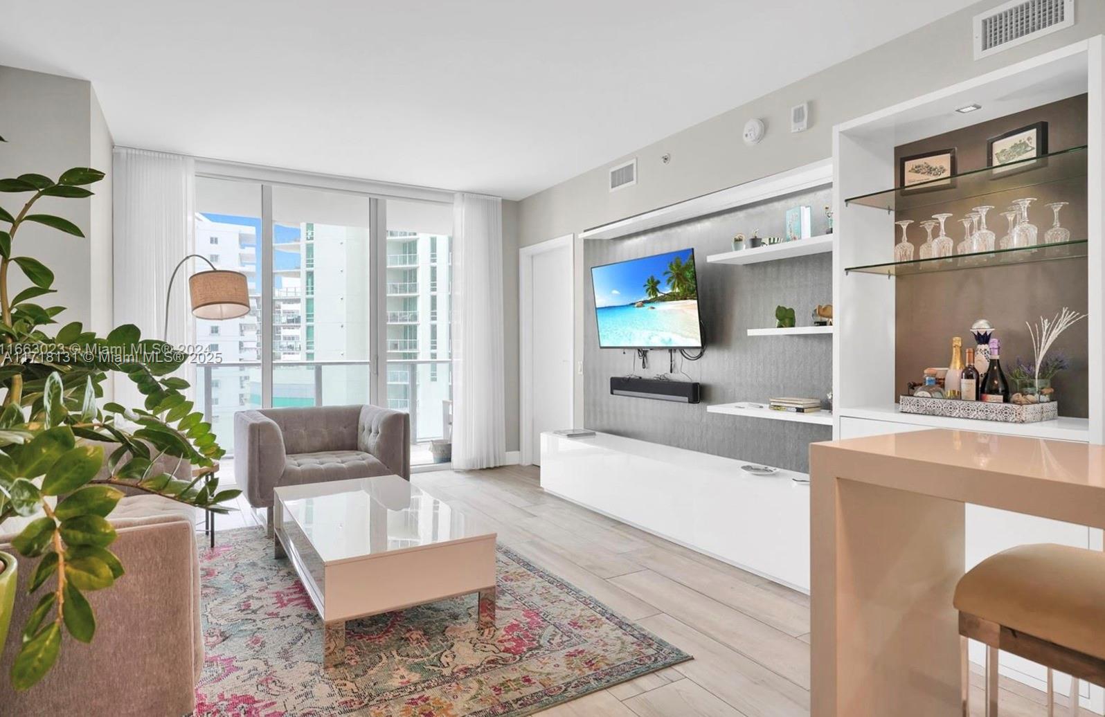 1300 Brickell Bay Dr #906, Miami FL 33131