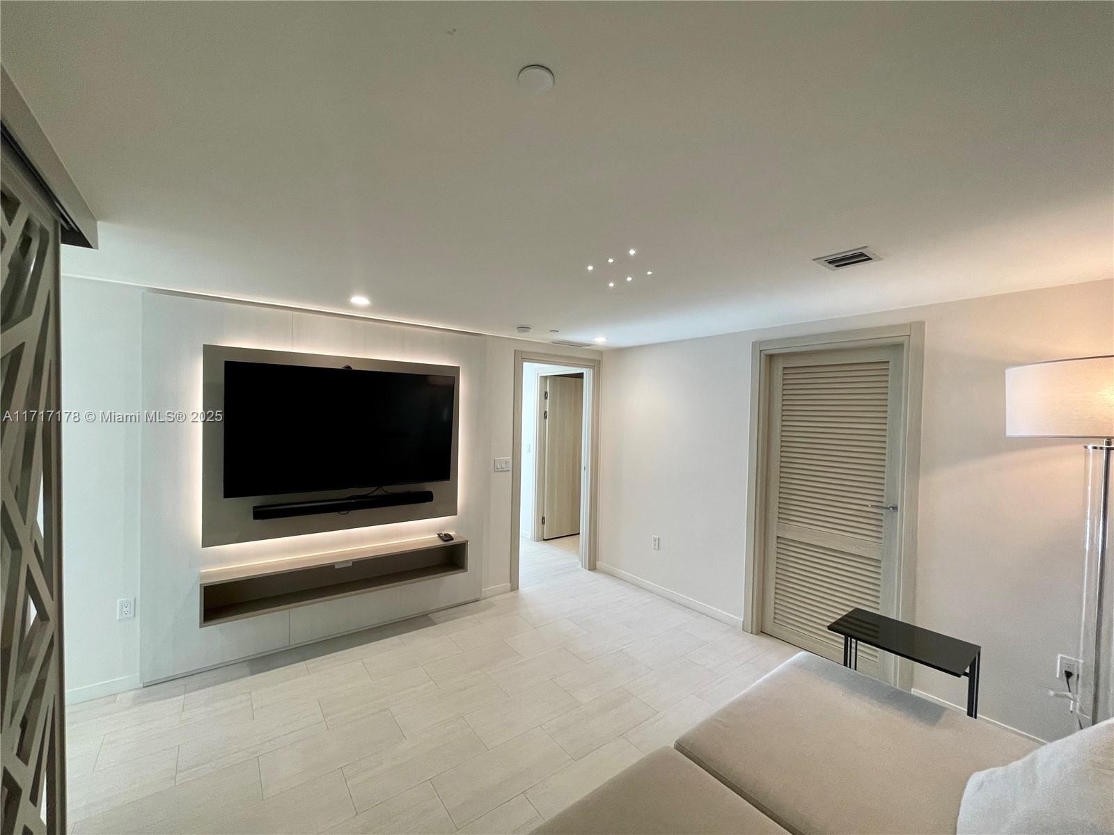 1000 Brickell Plaza #4410, Miami FL 33131