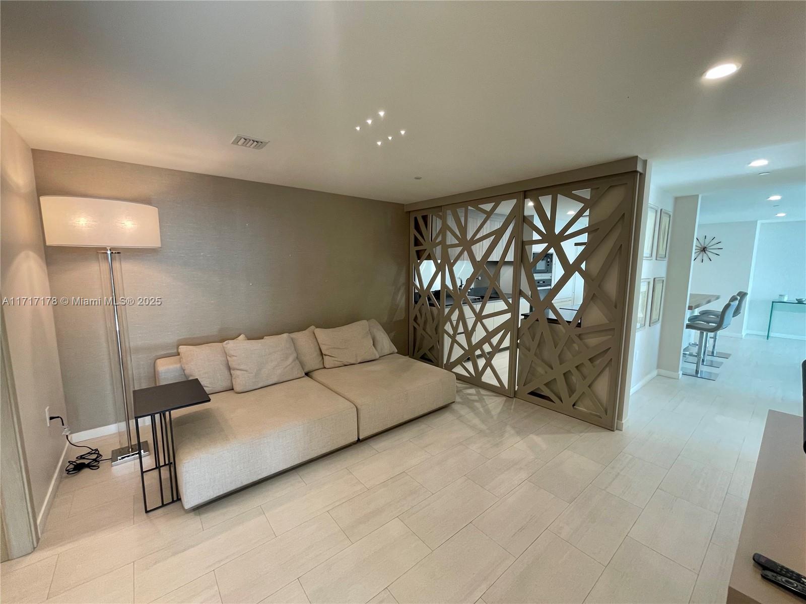 1000 Brickell Plaza #4410, Miami FL 33131