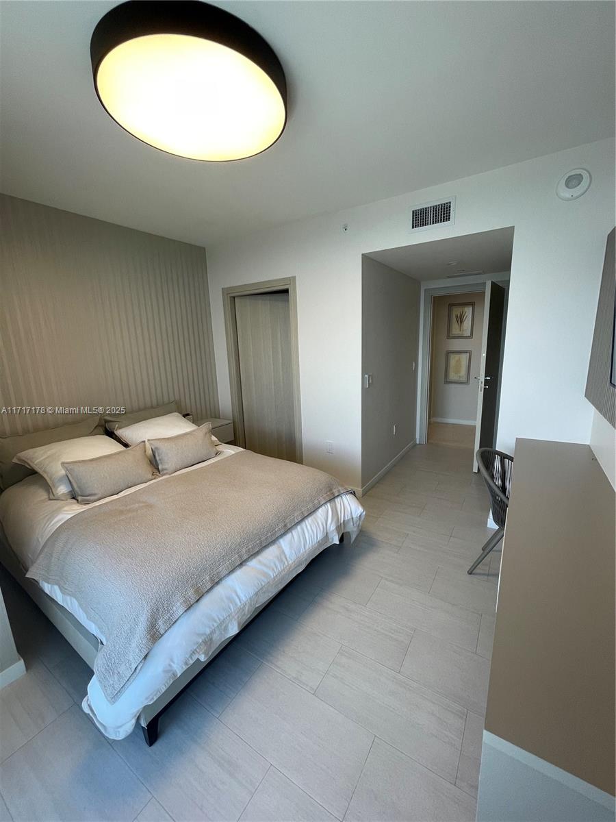 1000 Brickell Plaza #4410, Miami FL 33131