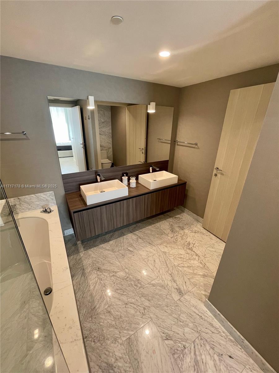 1000 Brickell Plaza #4410, Miami FL 33131
