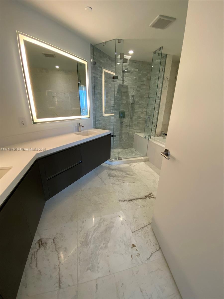 851 NE 1st Ave #2107, Miami FL 33132