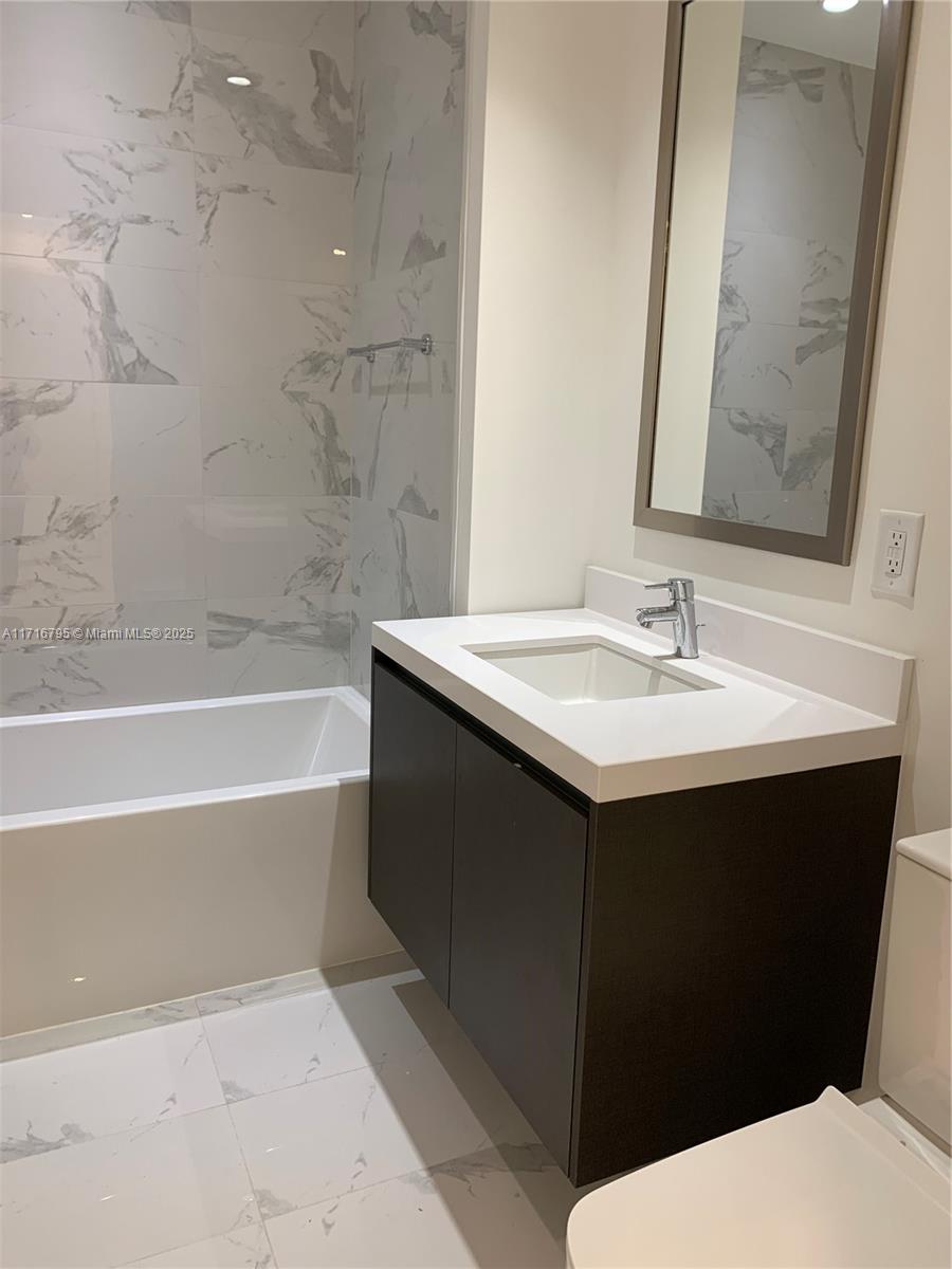 851 NE 1st Ave #2107, Miami FL 33132