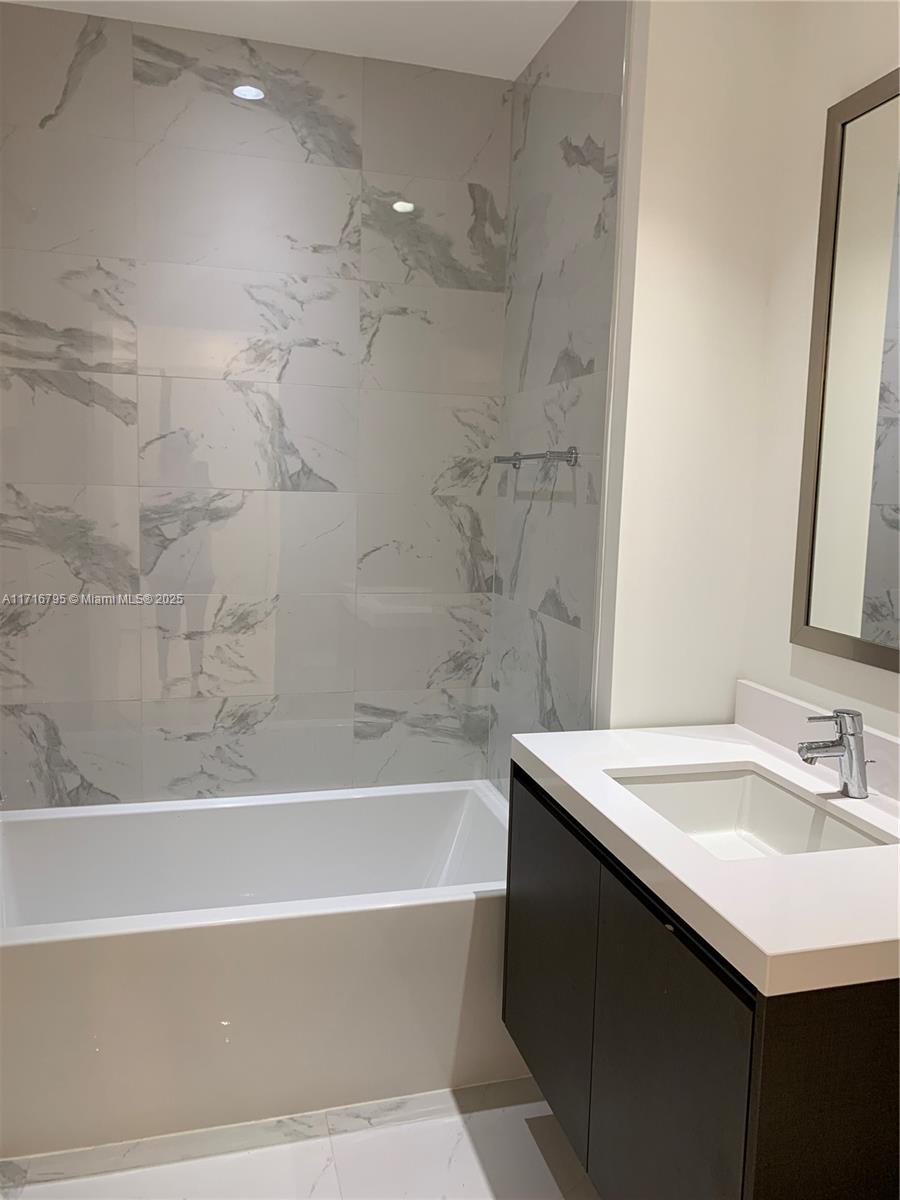 851 NE 1st Ave #2107, Miami FL 33132