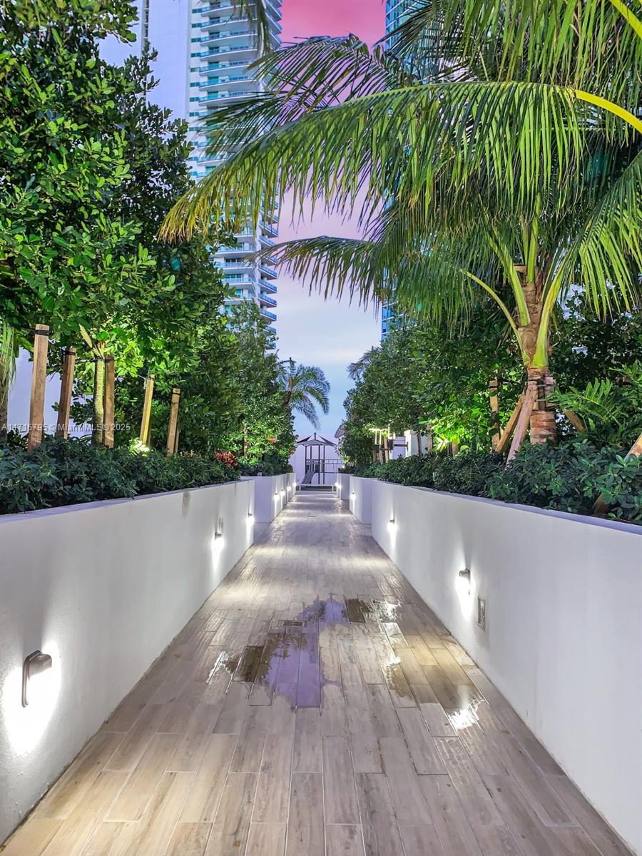 851 NE 1st Ave #2107, Miami FL 33132