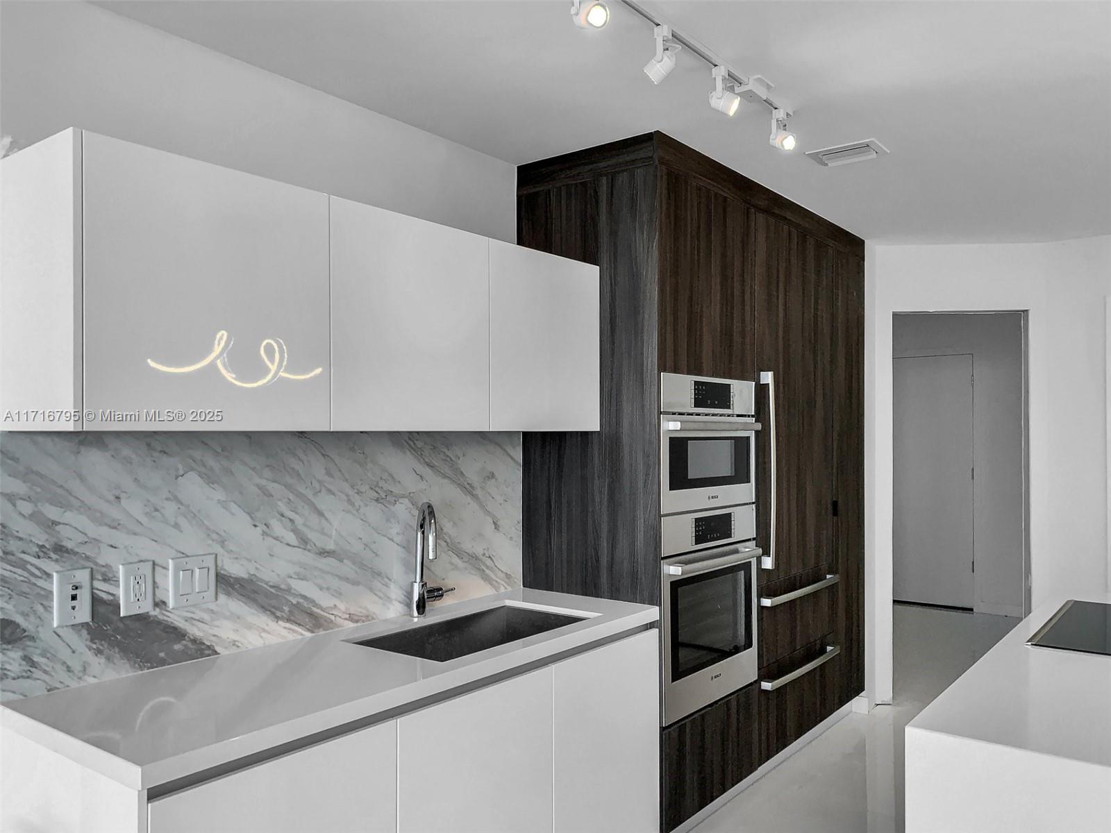 851 NE 1st Ave #2107, Miami FL 33132