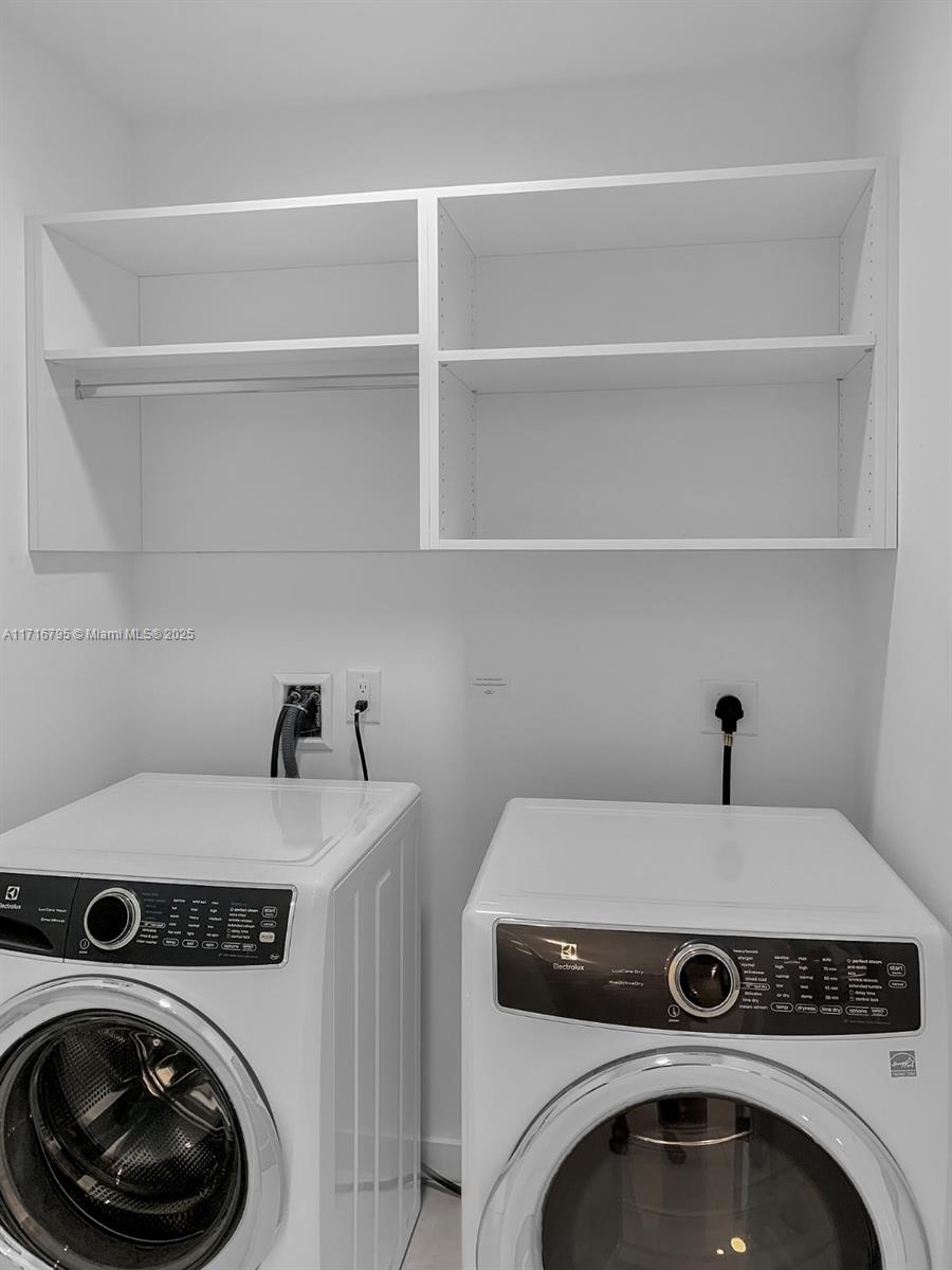 851 NE 1st Ave #2107, Miami FL 33132