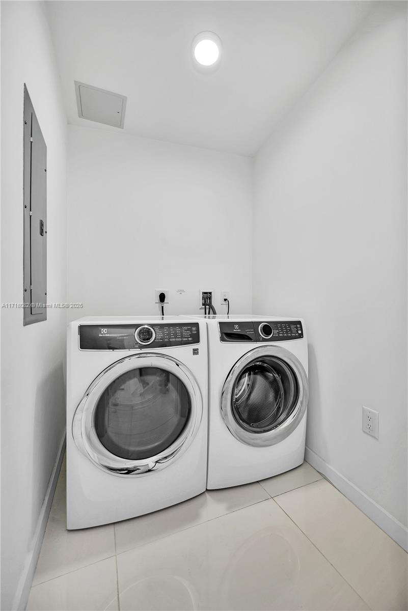 851 NE 1st Ave #1701, Miami FL 33132