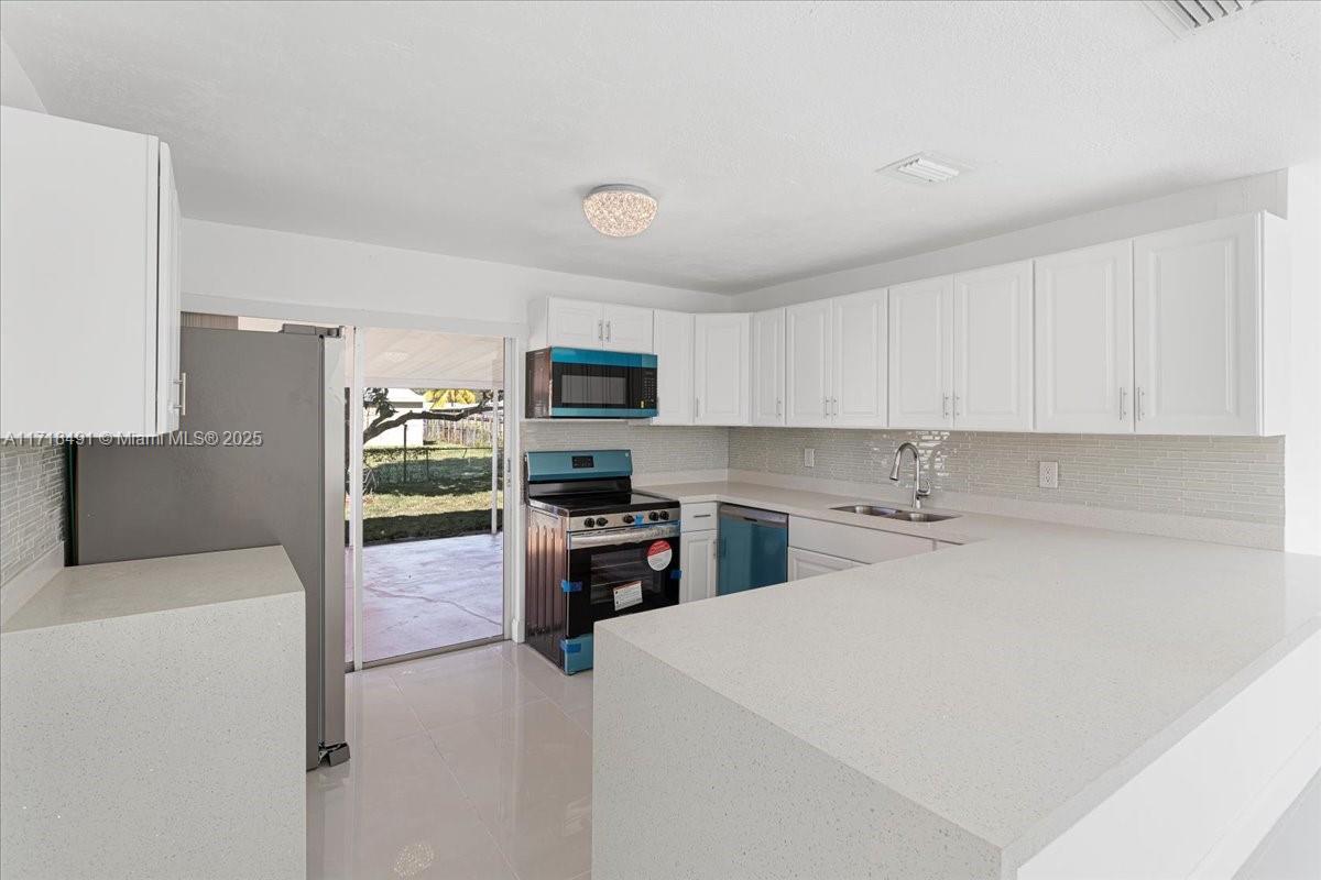 6611 Raleigh St, Hollywood, Florida image 9