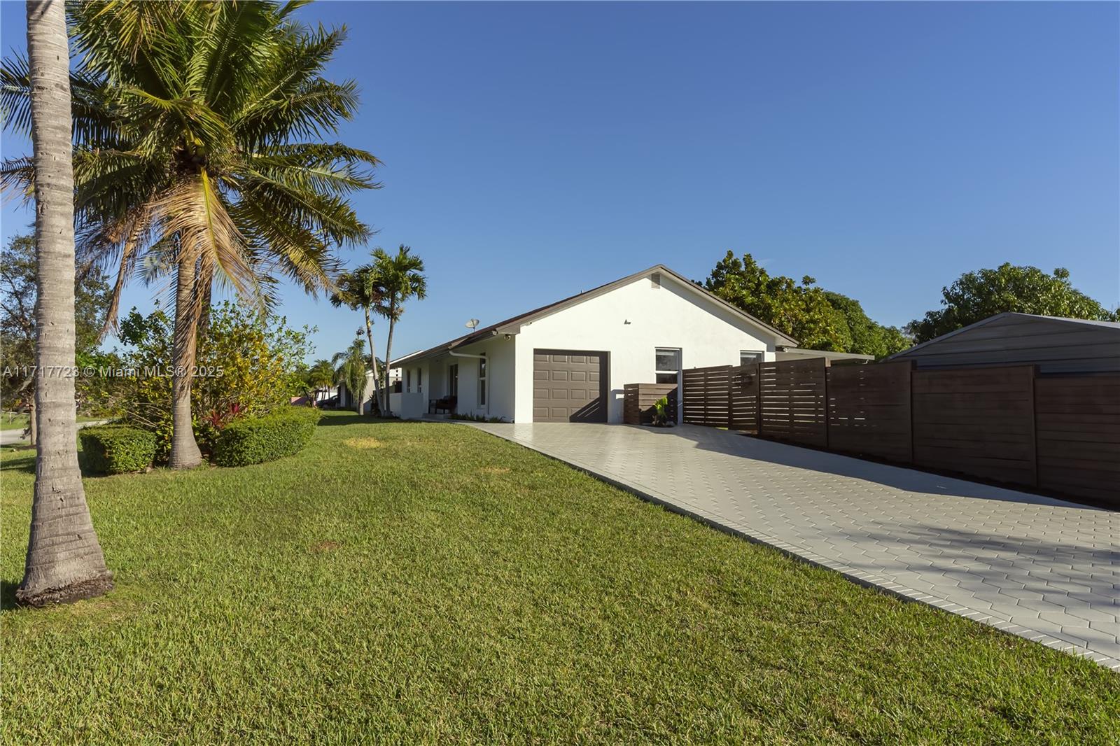 18473 SW 87th Pl, Cutler Bay, Florida image 18