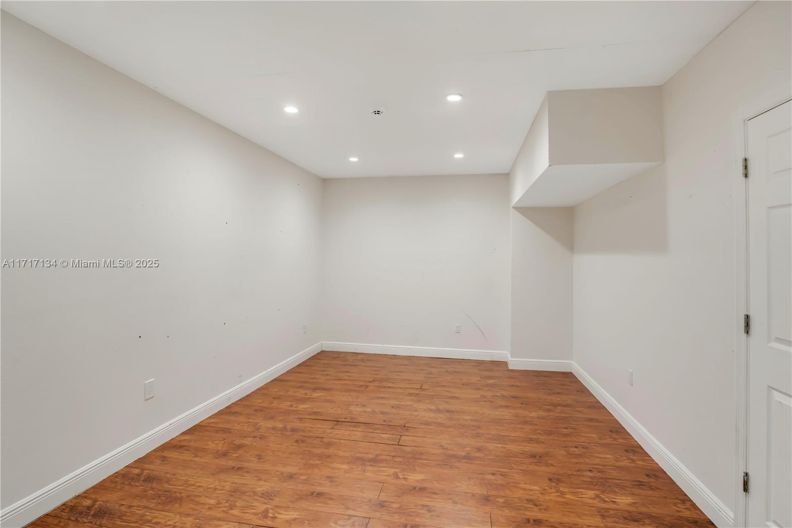 Listing Photo 32