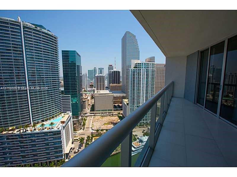 Great well divided 1 bedroom apartment in Icon Brickell Tower I. The apartment features a lot of natural light due to the high floor (44th), ceramic floor all over, washer-dryer, shower glass, stainless steel appliances. Amazing  amenities, fully renovated pool and pool area, spa, gym and much more. Available immediately, easy to show.
The building is going thru a concrete restoration and the apartment balcony is actually closed until April 18th.
Asking price considers already the ongoing construction.
Landlord requires first month, last month and security deposit, association requires 1 month rent as association deposit from tenant.