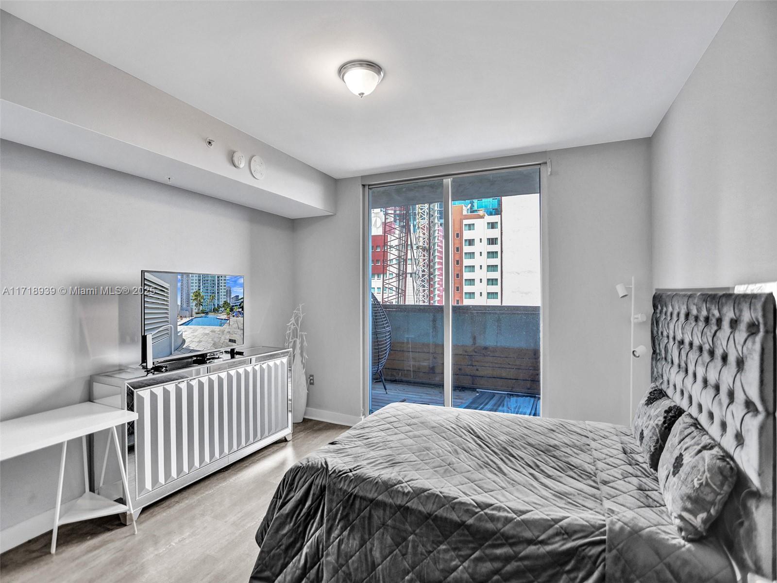244 Biscayne Blvd #406, Miami FL 33132