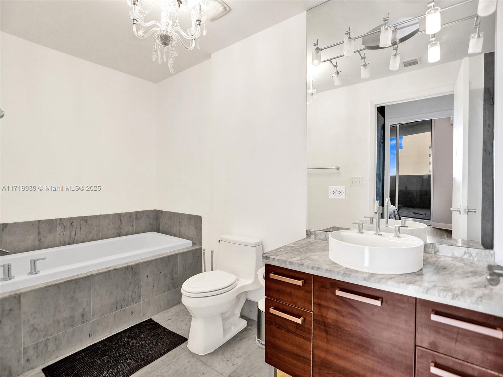 244 Biscayne Blvd #406, Miami FL 33132