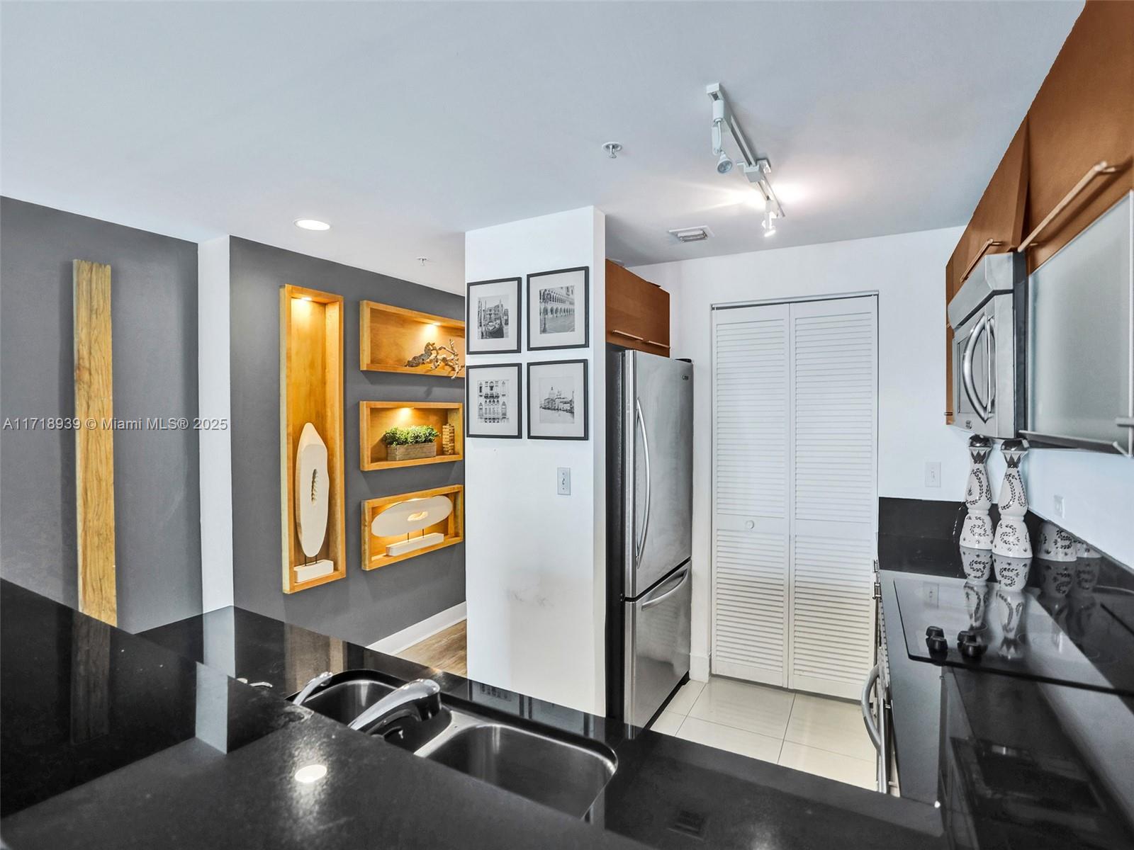 244 Biscayne Blvd #406, Miami FL 33132