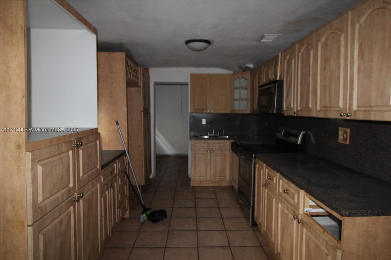 965 W 23rd St, Hialeah, Florida image 3