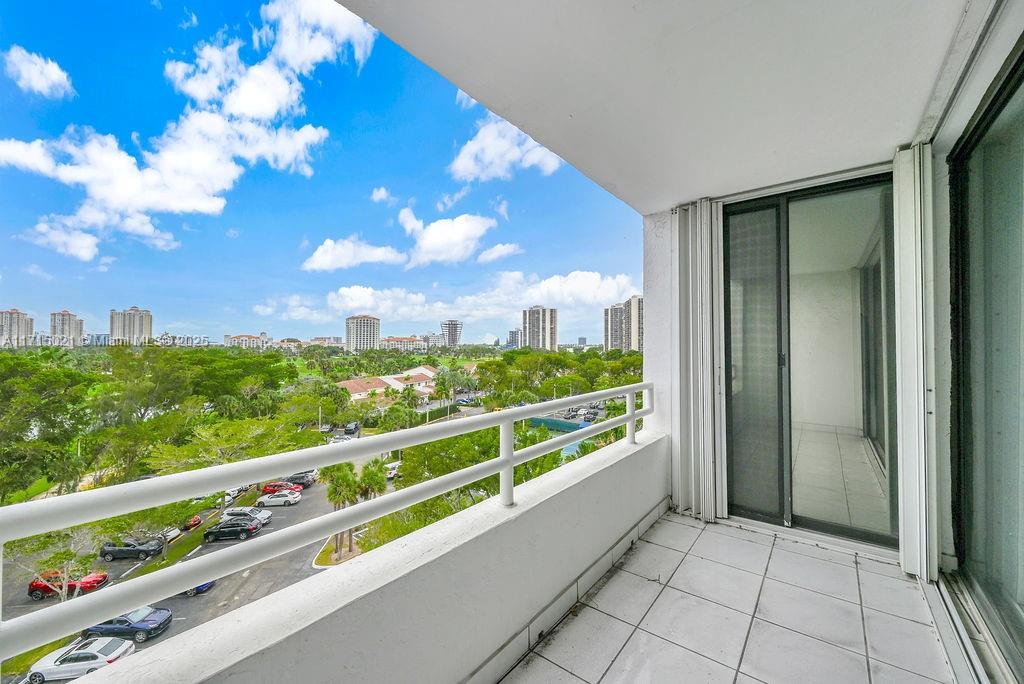 20355 NE 34th Ct #725, Aventura, Florida image 35