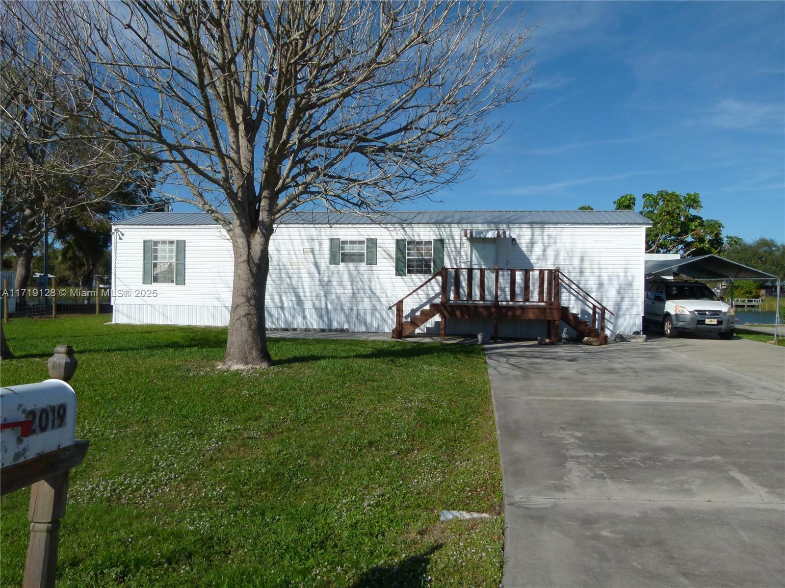 2019 SE 29th Street, Taylor Creek, Florida image 3