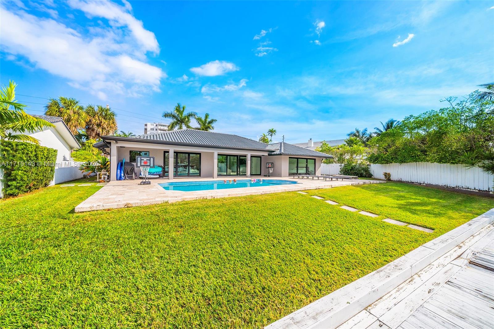 16650 NE 35th Ave, North Miami Beach, Florida image 36