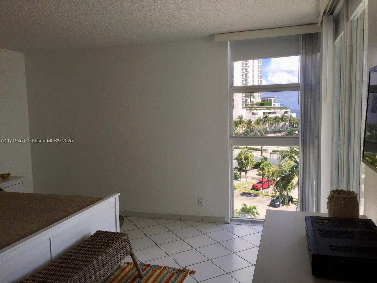 100 Bayview Dr #516, Sunny Isles Beach, Florida image 35